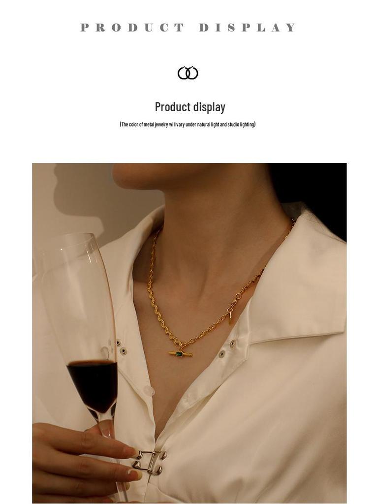 18K Gold Plated Korean Retro Curved Chain Necklace with Emerald Zircon for Women (Autumn/Winter)