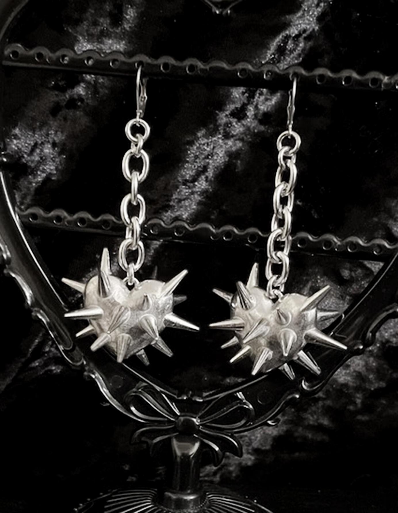 

2 шт. Винтажная ажурная цепочка с шипами в форме сердца, геометрическая готическая модная серьга из сплава серебряного цвета, кулон для женщины, подарок на вечеринку