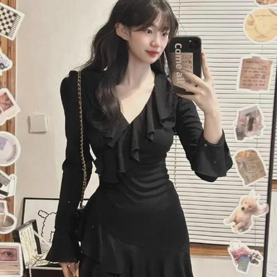 "Chic V-Neck Ruffled Knitted Dress - Sexy Little Black Style for Fall/Winter"