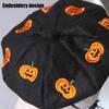 Halloweenský klobouk čarodějnice a set šály s bryndákem se vzorem lebky a pavučiny, obojek pro domácí mazlíčky se zvonkem a set klobouku čarodějnice/baretu dýně pro malé psy a kočky