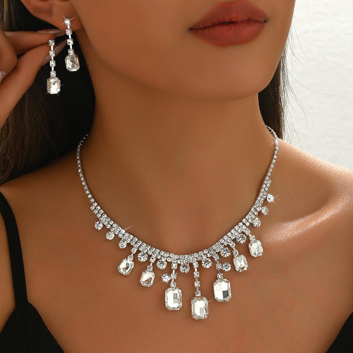 

Valentine S Day Gift, European Fresh Temperament Square Water Drop Crystal Necklace Earrings Two-Piece Set