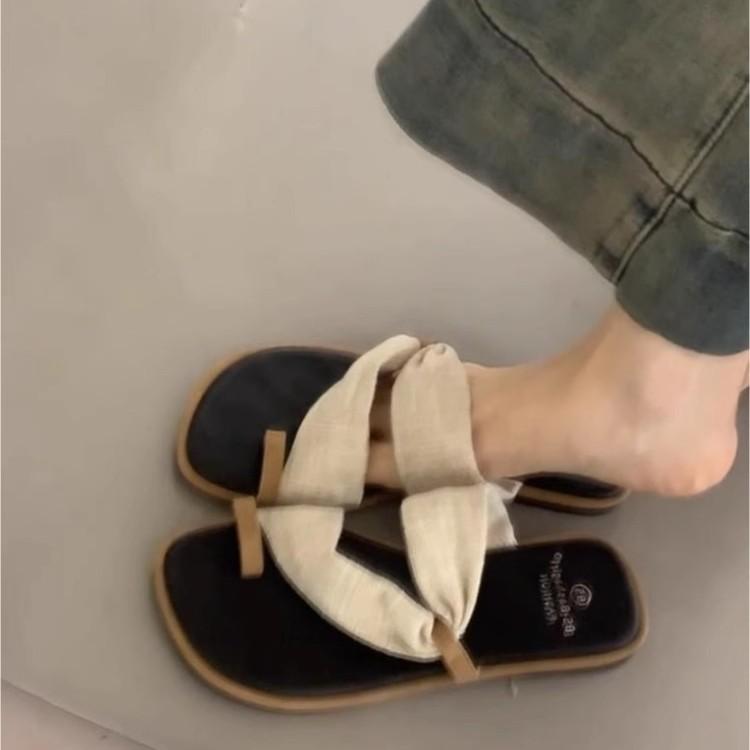 Französische Nische Zehentrenner Damen Sommer 2025 neu Außenmode Designgefühl flacher Boden offene Zehen Strand coole Hausschuhe