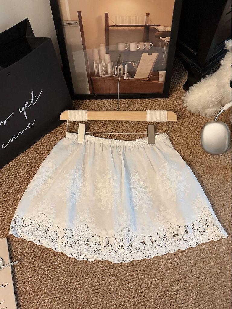 Lace Anti-Exposure Half-Skirt for Women - Layering Plus Size Design, Suitable for Spring, Autumn, and Winter.