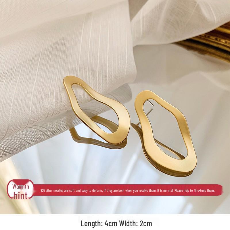 Silver Needle Irregular Stud Earrings: Retro European-American Style for Daily Versatile Wear with a High-End Luxurious Appeal.