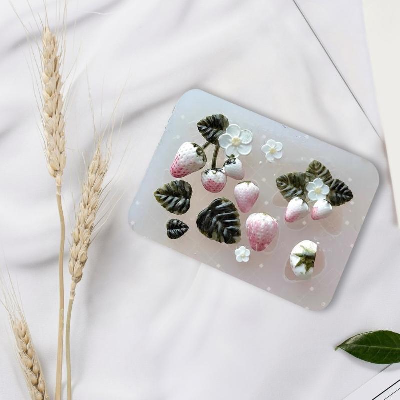 Sturdy Silicone Strawberry Mould Portable Accessory for Creating Customes Decorations for Home and Special Occasions