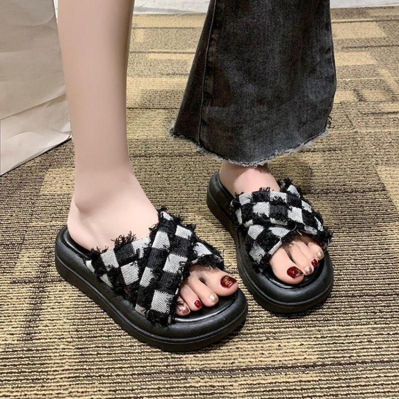 Thick Soled Color Matching Slippers for Women Fashionable and Elegant Casual Platform Sole Sandals Flat Heel Open Toe Slippers