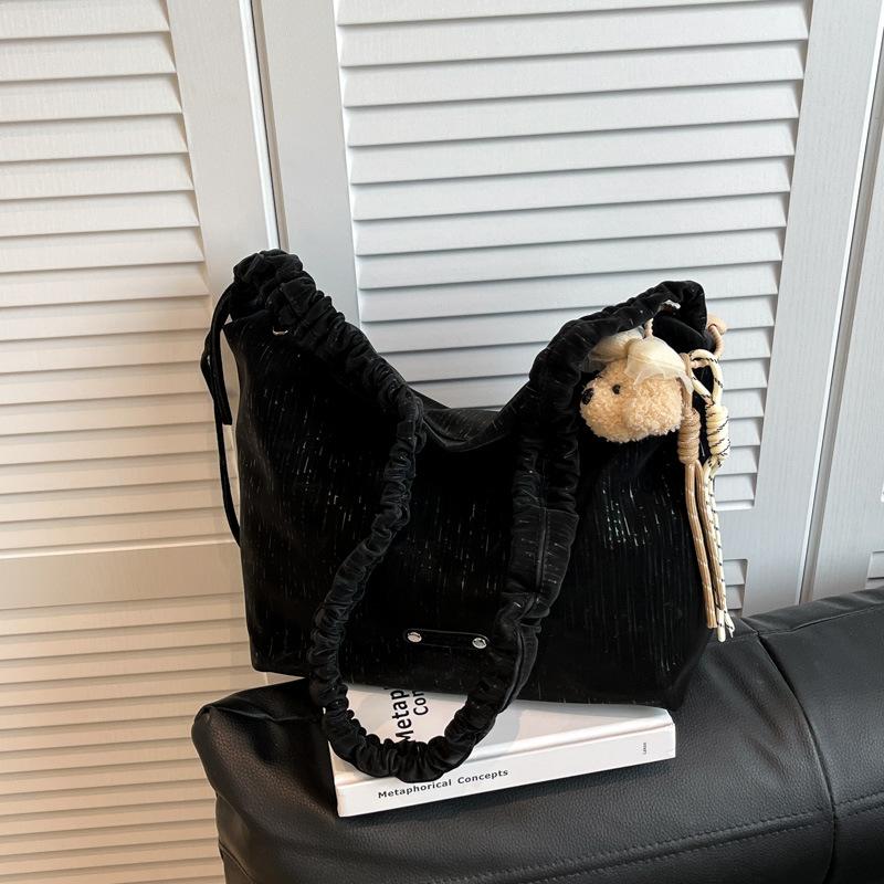 Casual large-capacity bag women's new versatile shoulder underarm bag college student going messenger bag