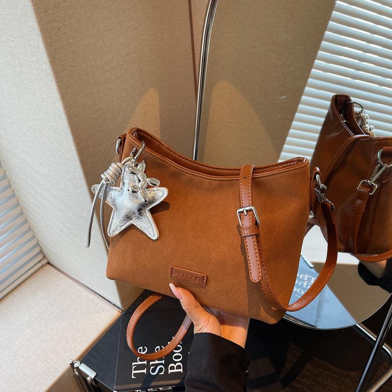 Today's popular small bags for women's new autumn and winter retro versatile messenger bags single shoulder underarm bucket bags