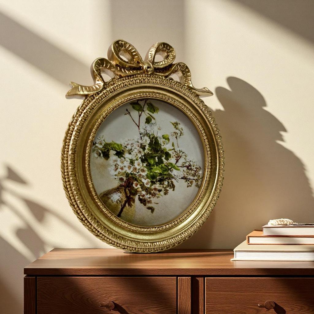European Retro Carved Photo Frame: French Light Luxury Resin Decor for Wall or Tabletop in Living Room or Bedroom.