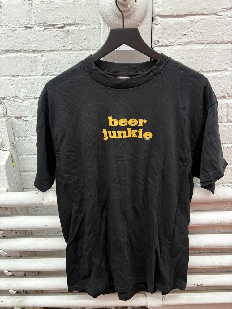 

Vintage Beer Junkie Shirt Mens Large Fashion Victim Black Funny Graphic 2000s Unisex T-Shirt M