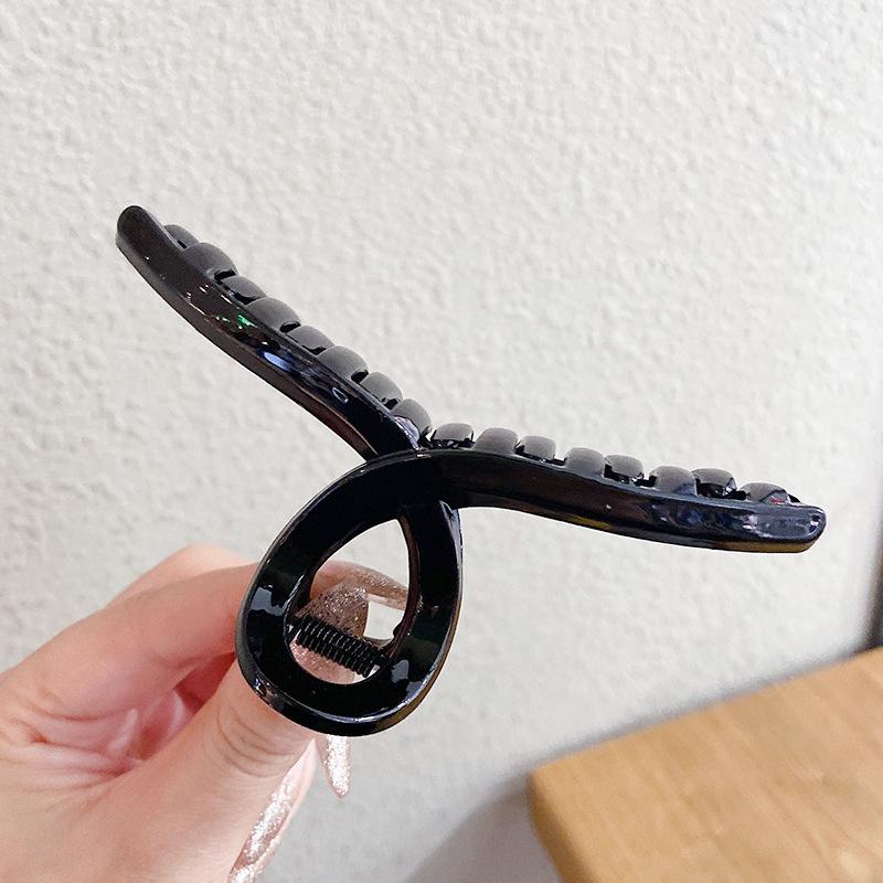 Elegant Large Hair Claw Clip for Thick Hair - High-End Korean Updo Shark Clip