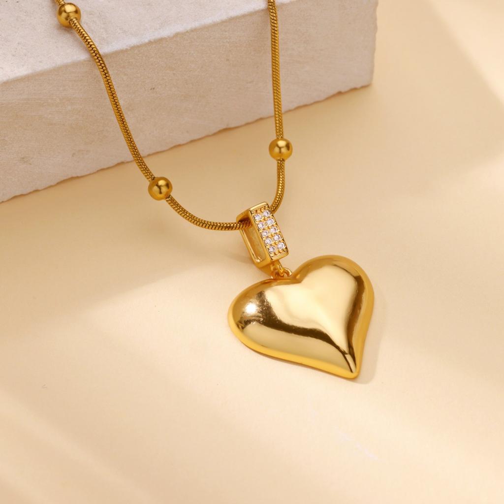 Glossy heart necklace women's copper plated k gold temperament personality design clavicle chain titanium steel necklace