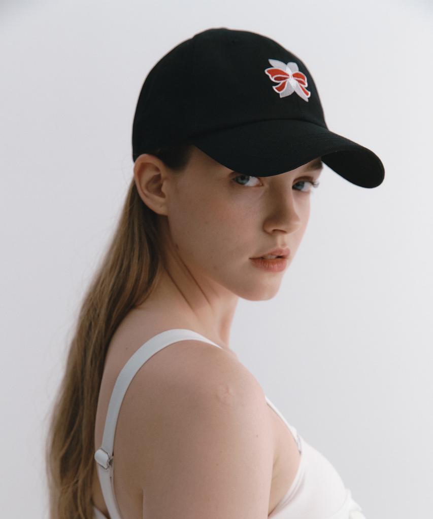Soltipeullawo Red Ribbon Embroidered Signature Cap Black