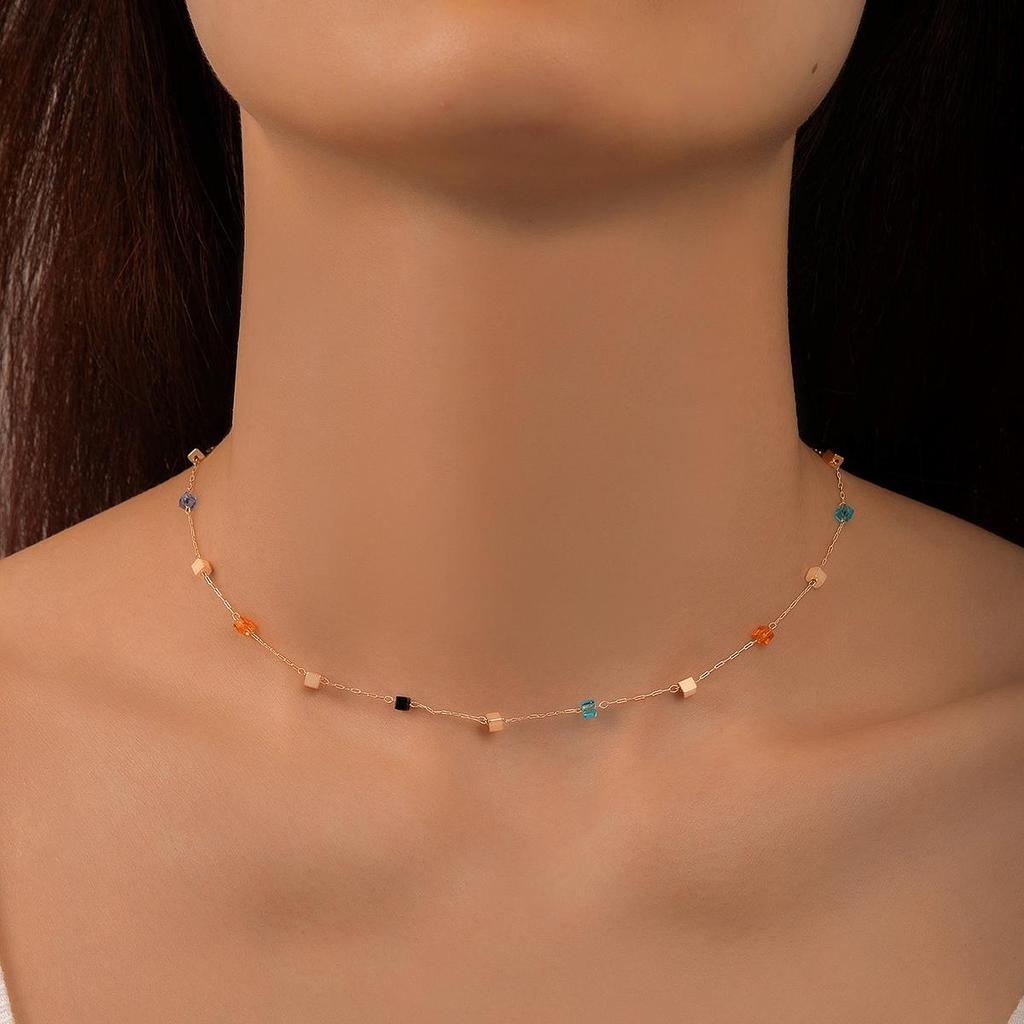 Koreansk Versjon Trendy Personlighet Kontrastfarge Choker Halskjede for Kvinner Små Friske Moteartikkel Hals Smykker