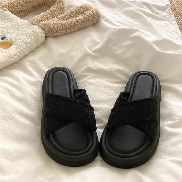 

Premium thick-soled slippers women s outer wear summer new non-slip fashion muffin one-word sandals 35 чорний
