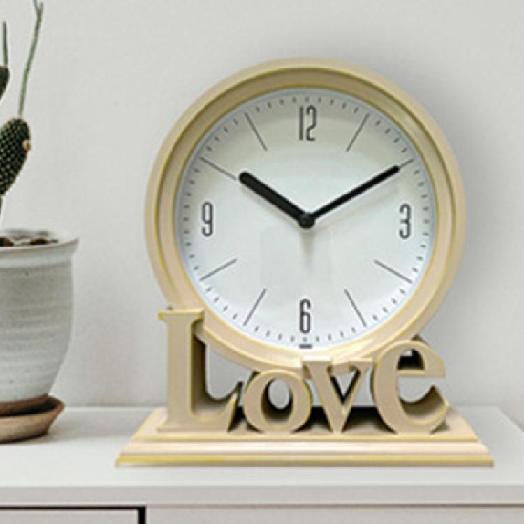 Fashionable Love Letter Plastic Bedroom Desk Clock with Quiet Operate Battery Operated No Ticking Bedside Table Clock
