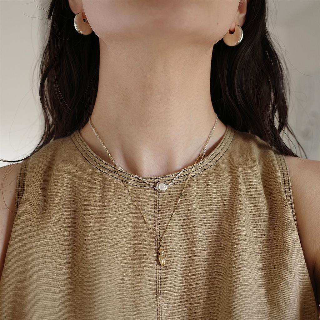 Personalized Unique Copper Plated 18K Real Gold Inlaid With Black Agate White Shell Rope Knot Twist Collarbone Chain Niche Fashion Necklace