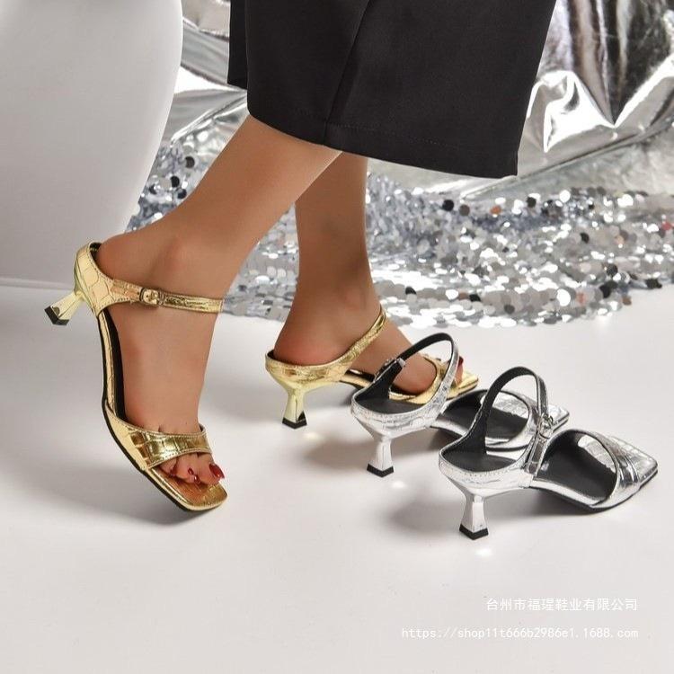 Modische Ein-Wort-Cool-Slipper mit quadratischem Absatz für Damen 2025 Sommer neu Europäische und amerikanische Mode Zehenoffene Schuhe mit mittlerem Absatz