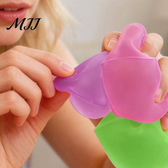 Snowflake Stress Ball 1/4Pcs Frosted Ice Cube Squeeze Toy Anxiety Relief Glow-in-the-dark Glowing Sensory Soft Stretchy Pinch Party Favors TPR