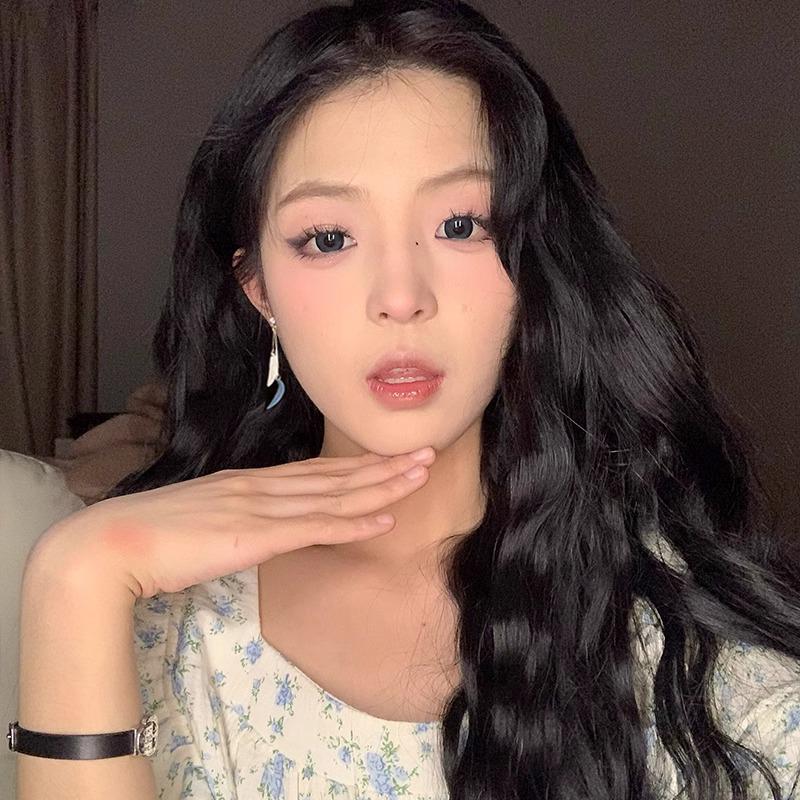 Damen Einzigartige Blaue Schlankmachende Blatt-Ohrringe - Clip-On-Stil, Kein Piercing Erforderlich