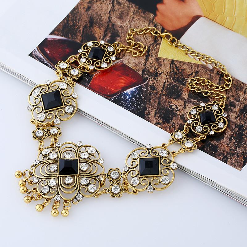 Vintage European Alloy Geometric Necklace With Rhinestone Embellishments For Unisex Gift Occasions