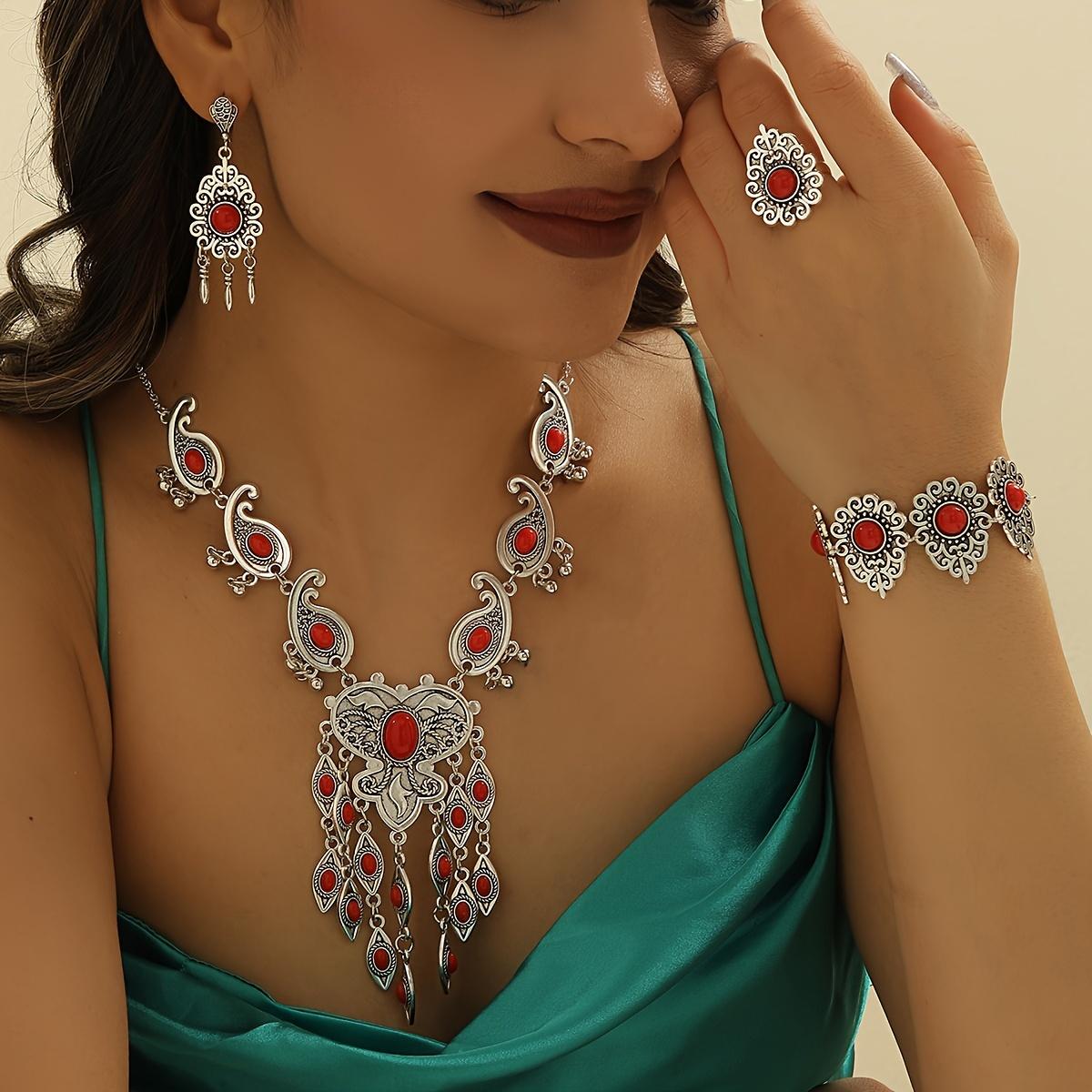 

Модные украшения для женщин синий