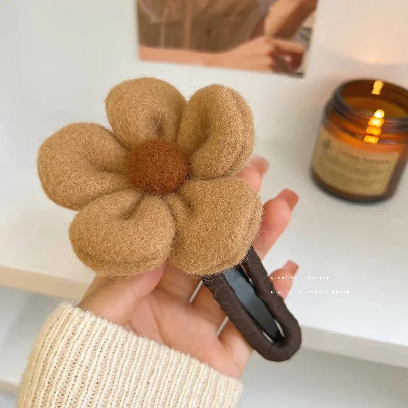 Mote Pluss Størrelse Plysj Blomst Hårklemme Ny Bak Skje Pan Hår High End Elegant og Moteriktig Personlig En Linje Klemmer