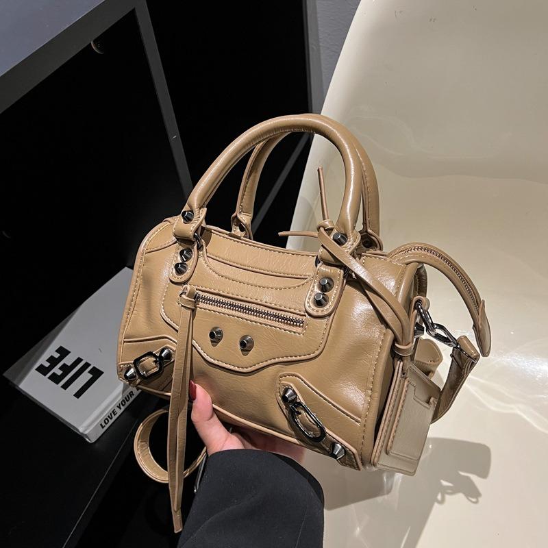 New locomotive handbag bag women's retro rivet pillow bag fashionable shoulder messenger bag