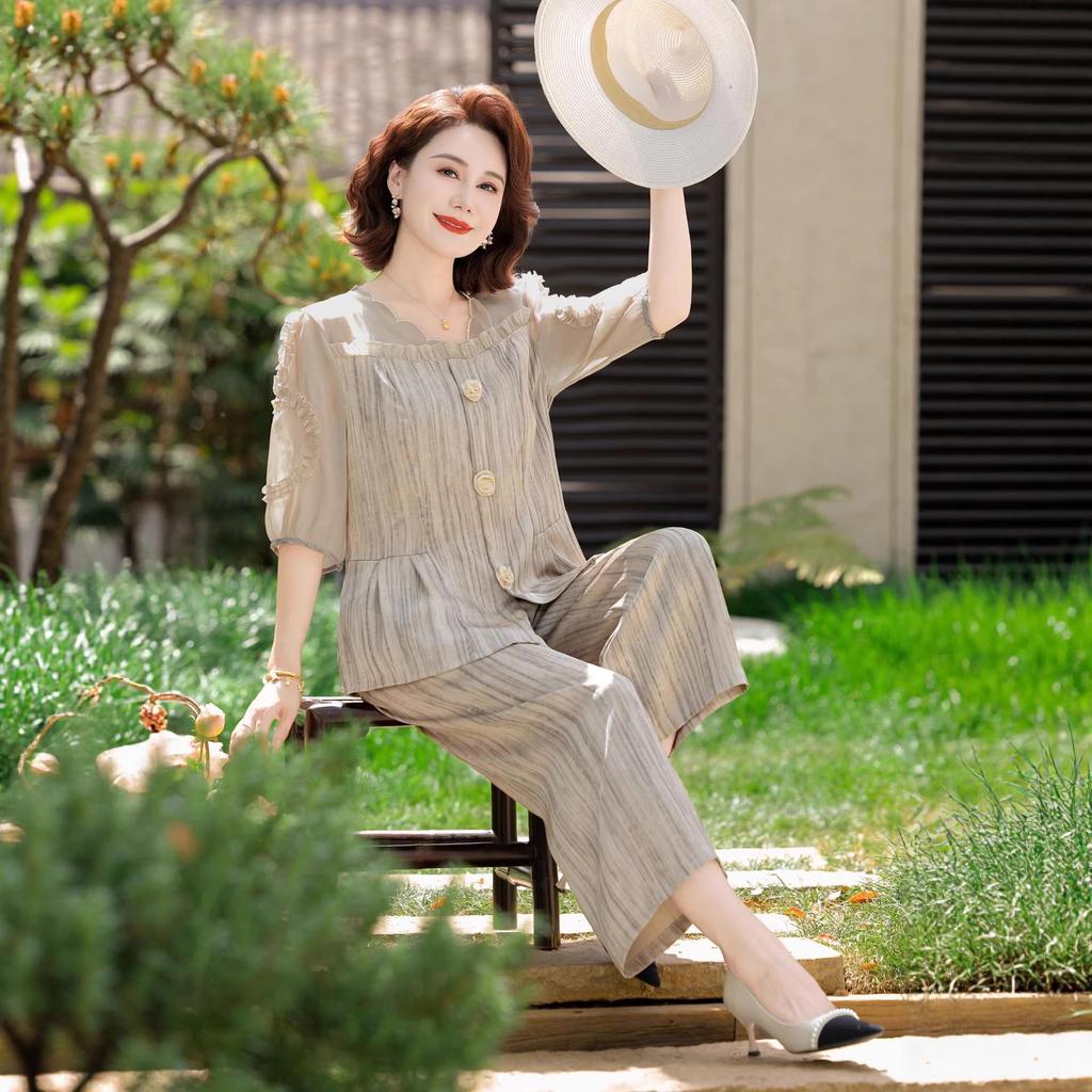 Mom's 2026 Chiffon Suit: Summer Fashionable Two-Piece Set for Middle-Aged and Elderly Women - Age-Reducing Top & Wide-Leg Pants.