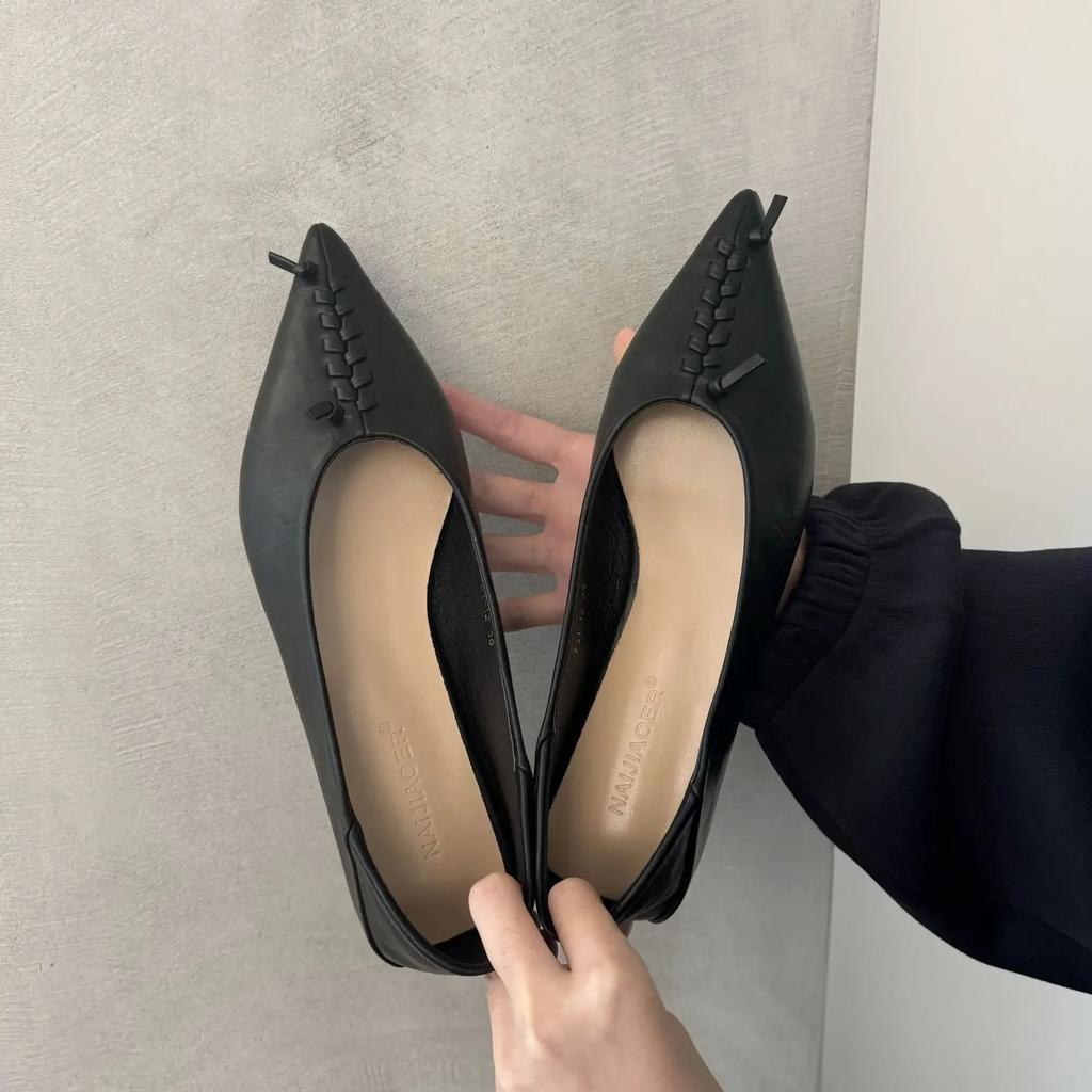 Fashion Elegant Soft Leather Flat Heel Shoes 2025 Spring New Arrival Solid Color Pointed Toe Low Heel Flat Foot Women's Sandals Single