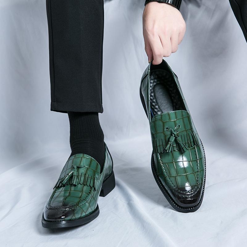 Fashion Spring and Autumn Flowery Embossment Loafers Men's Business Casual Leather Leather Breathable British Foot Sets  Large Size 46