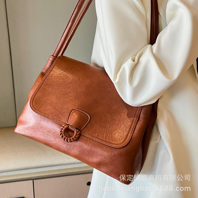 Large-capacity messenger bag women's spring and summer versatile 2025 new casual shoulder underarm bag work commuter tote bag