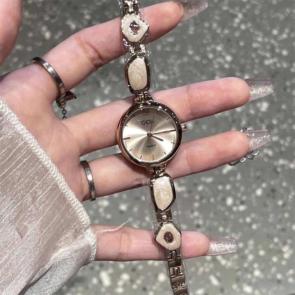 Versatile Fashionable Women Watch Women Hand Style Women Light Luxury Niche Small Exquisite Simple High End Regular Quartz Watch