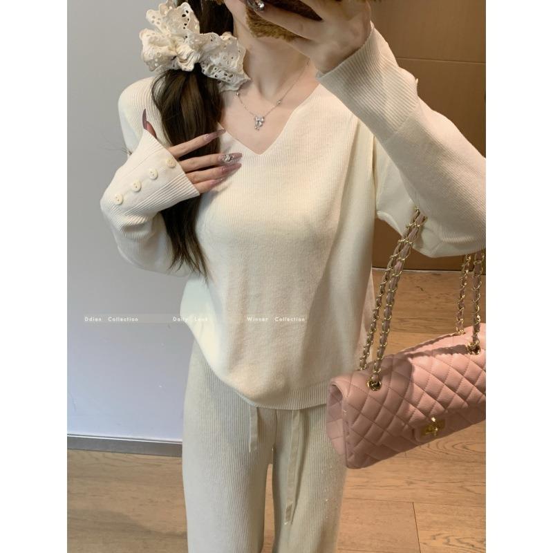 Simple v-neck bottoming shirt women's gentle wind sweater spring niche basic model solid color inner knitted top