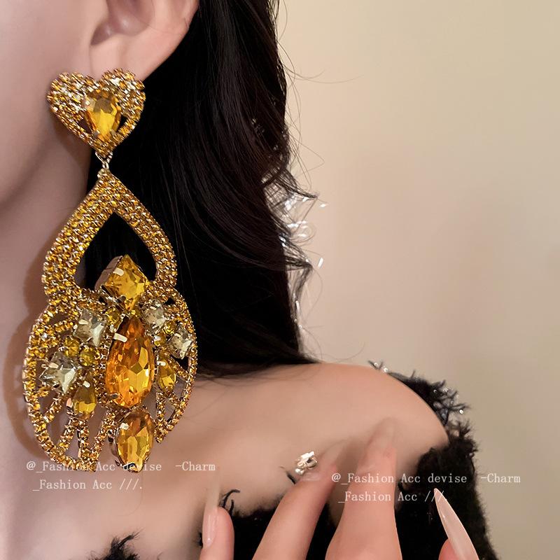 Eingelegte Strass Herzförmige Ohrringe für Damen Übertriebene Hängeohrringe Retro Leichter Luxus Temperament Hochzeit Braut Zirkon