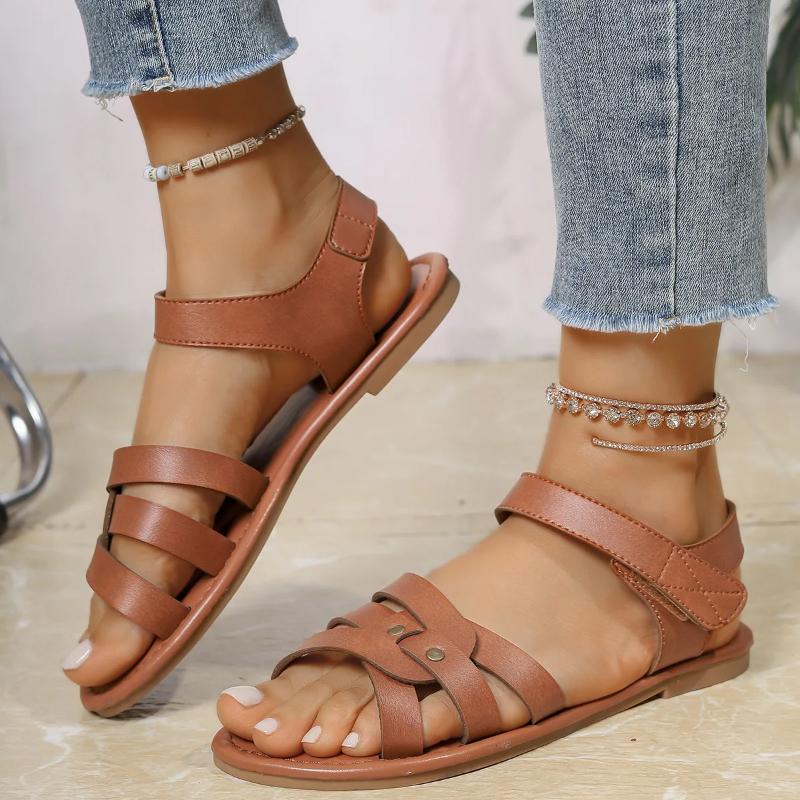 2025 New Women's Flat Sandals for Summer. Casual Rivet Sandals with Comfortable Flat Soles, Stylish and Versatile Beach Shoes.