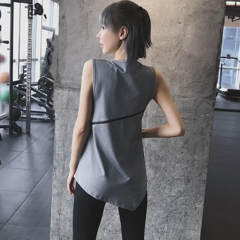 Women's Quick-Dry Sleeveless Yoga Vest - Lightweight and Loose Fit for Running and Fitness.