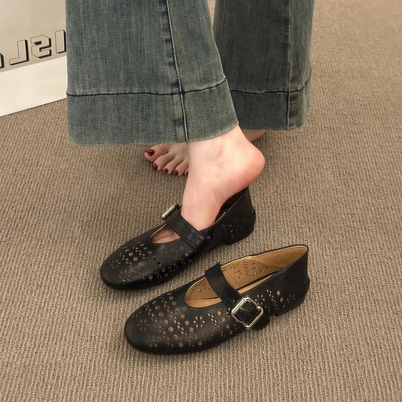

French laser hole single shoes women s spring 2025 new Korean version comfortable and breathable casual single shoes versatile women s shoes 35 чёрный