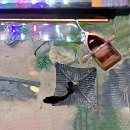 Mini Barque Flottante Décoration d'Aquarium Figurine de Bateau d'Aviron Miniature avec 2 Rames Petite Statue de Bateau Ornement pour Aquarium