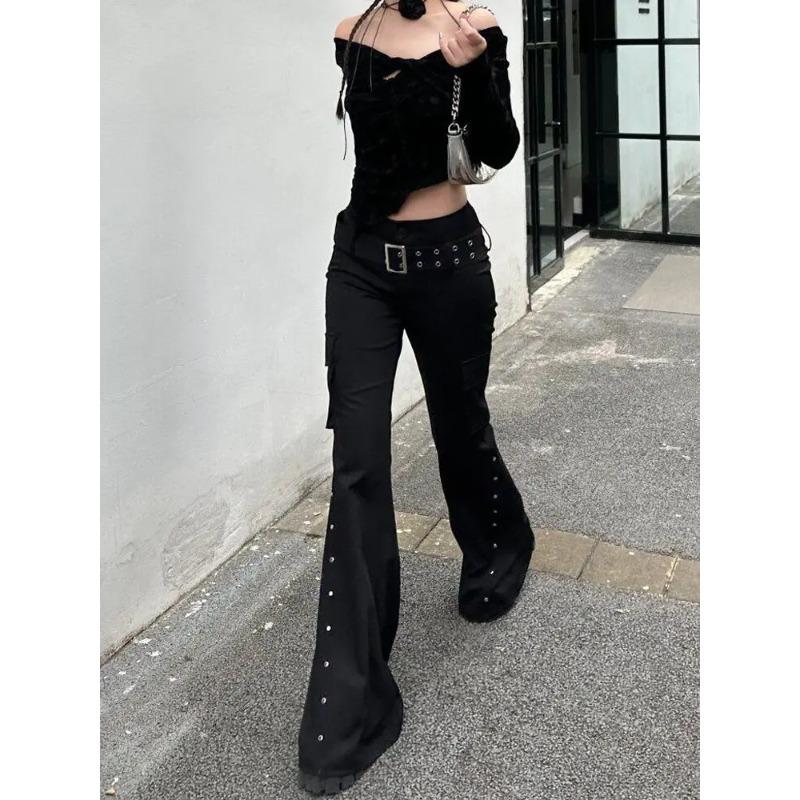 Pantaloni Svasati Basso Vita Decorativi Sottili Neri Rivettati Design Retro Y2k Harajuku Goth Donna