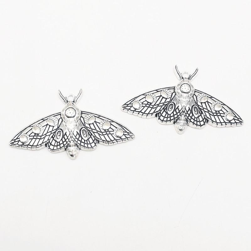 Gothic Skull Moth Pendant: Zinc Alloy Jewelry Accessory