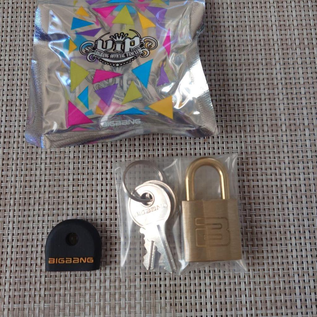 [USED] BIGBANG Padlock with 2 Keys, Gold, VIP JAPAN, Discounted