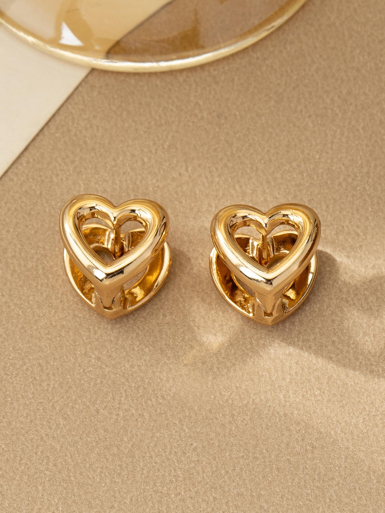 Hollow love ear buckle design simple and exquisite earrings elegant and sweet personalized earrings