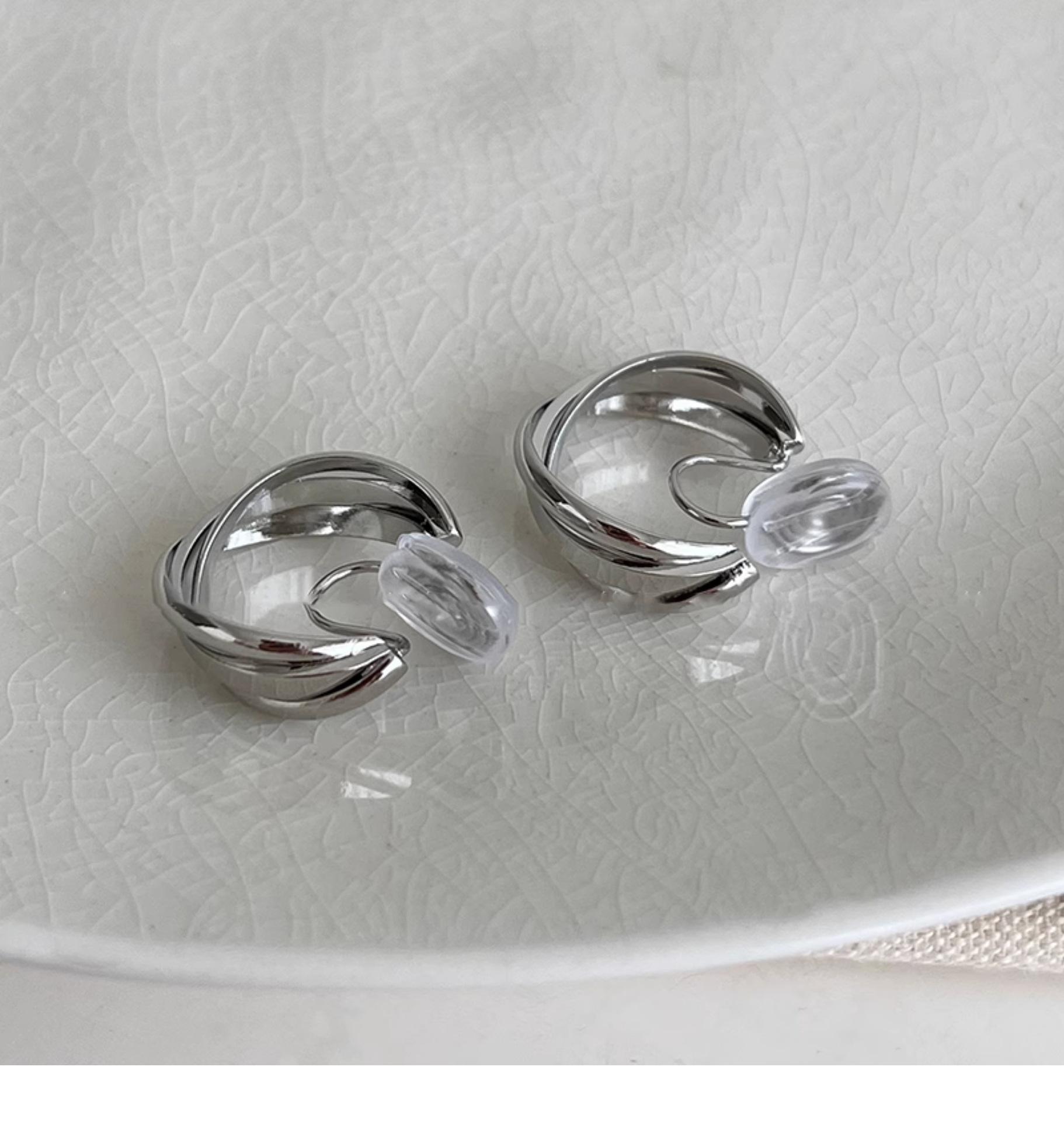 

Korean Fashion Geometric Round Cross-piercing Ear Clips for Women Simple Personalized Clip Earring Design Simple Girl Zircon