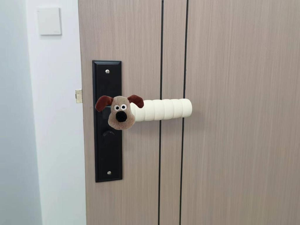 Thickened Cartoon Door Handle Protector: Anti-Collision, Anti-Static, Decorative Cover for Children's Rooms.