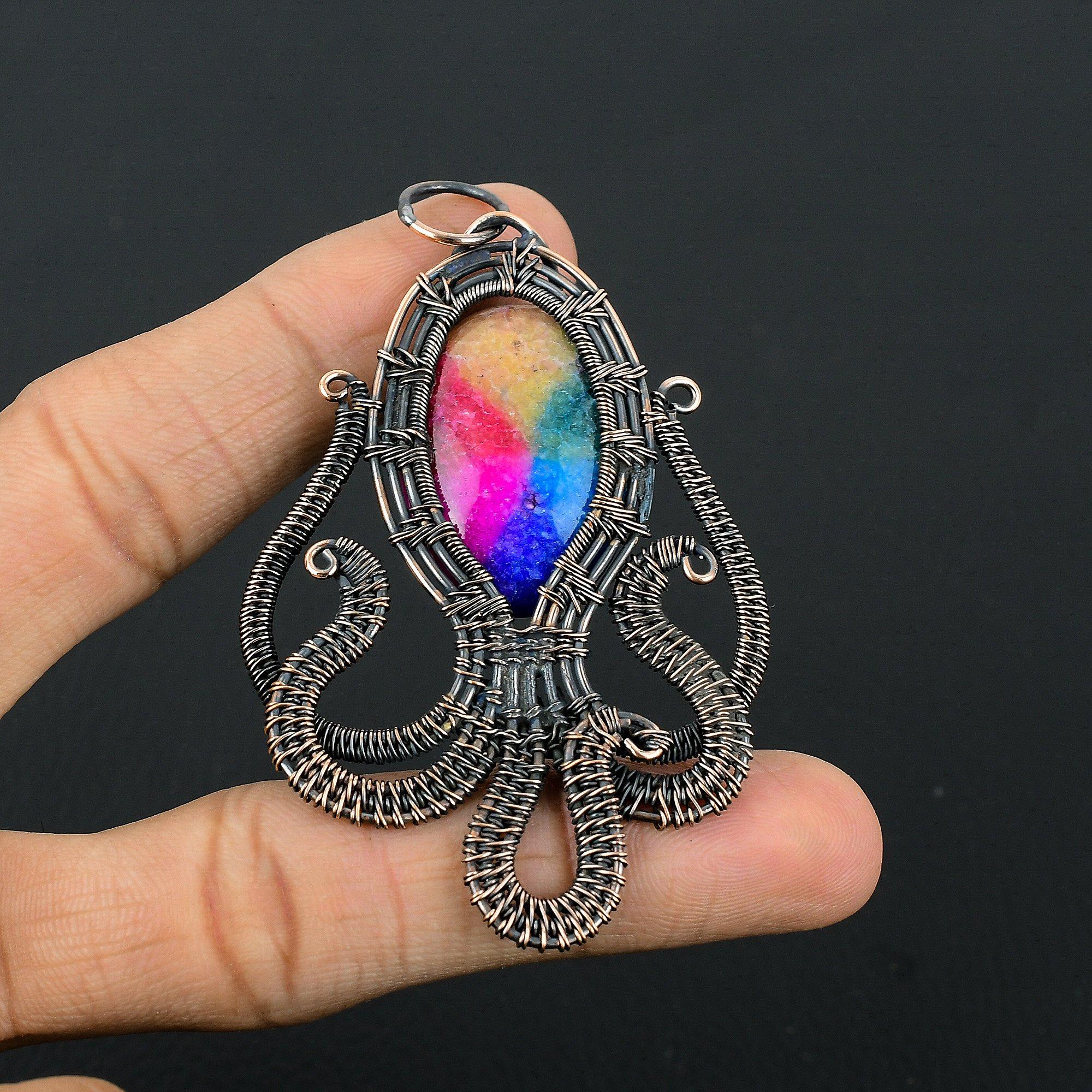 

Кулон из Радужного Солнечного Кварца, обернутый медной проволокой 999 пробы, Ювелирное изделие с подвеской из драгоценного камня ручной работы, Подарки для жены, Новая подвеска 2.55 Inches