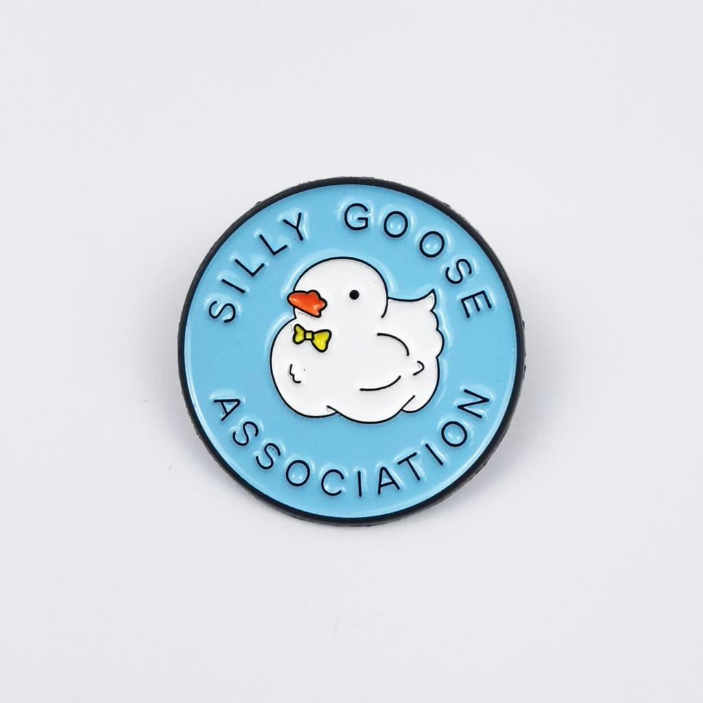Cartoon Animals Brooch Set: Cute Duck & Frog Alloy Pins, English-Inspired Decorative Accessory