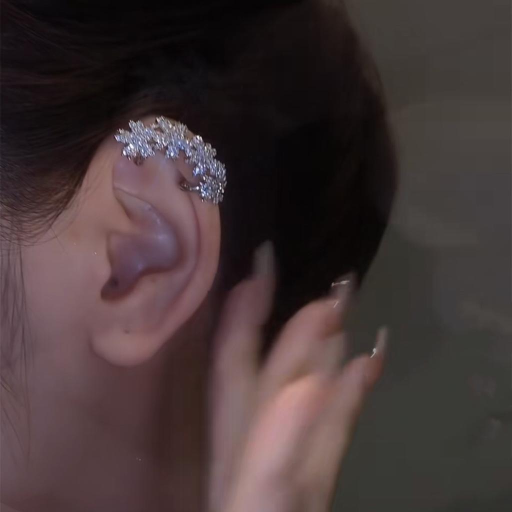 Blumenförmiger Ohrclip mit Diamant-Entfernung Fake Piercing Ohr-Manschette Ohrringe Damen Einfacher Hochzeits-Schmuck Geschenk