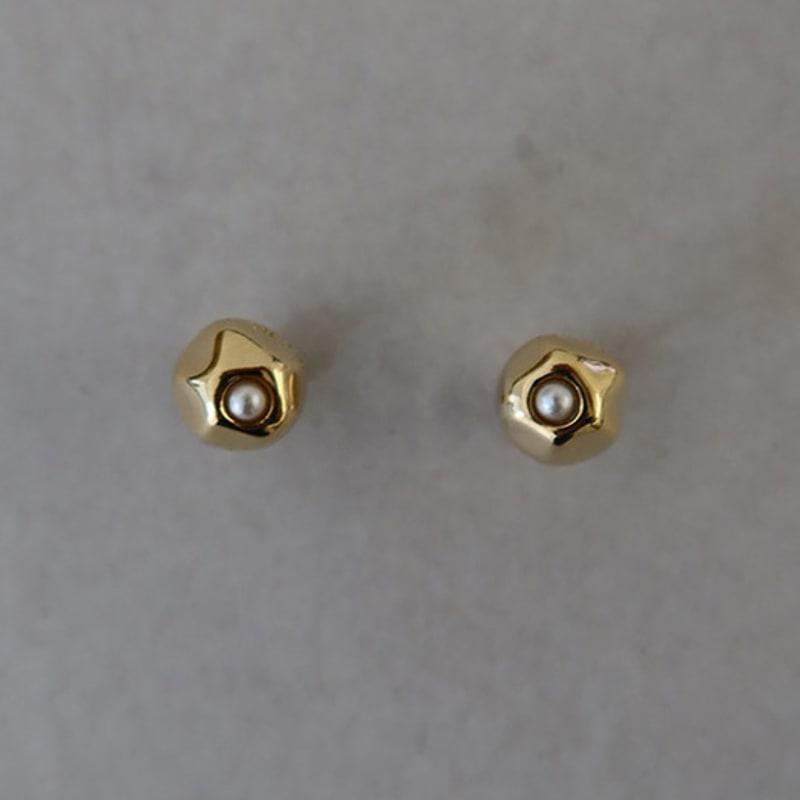 

MIDNIGHT MOMENT soak pearl earring - gold gold