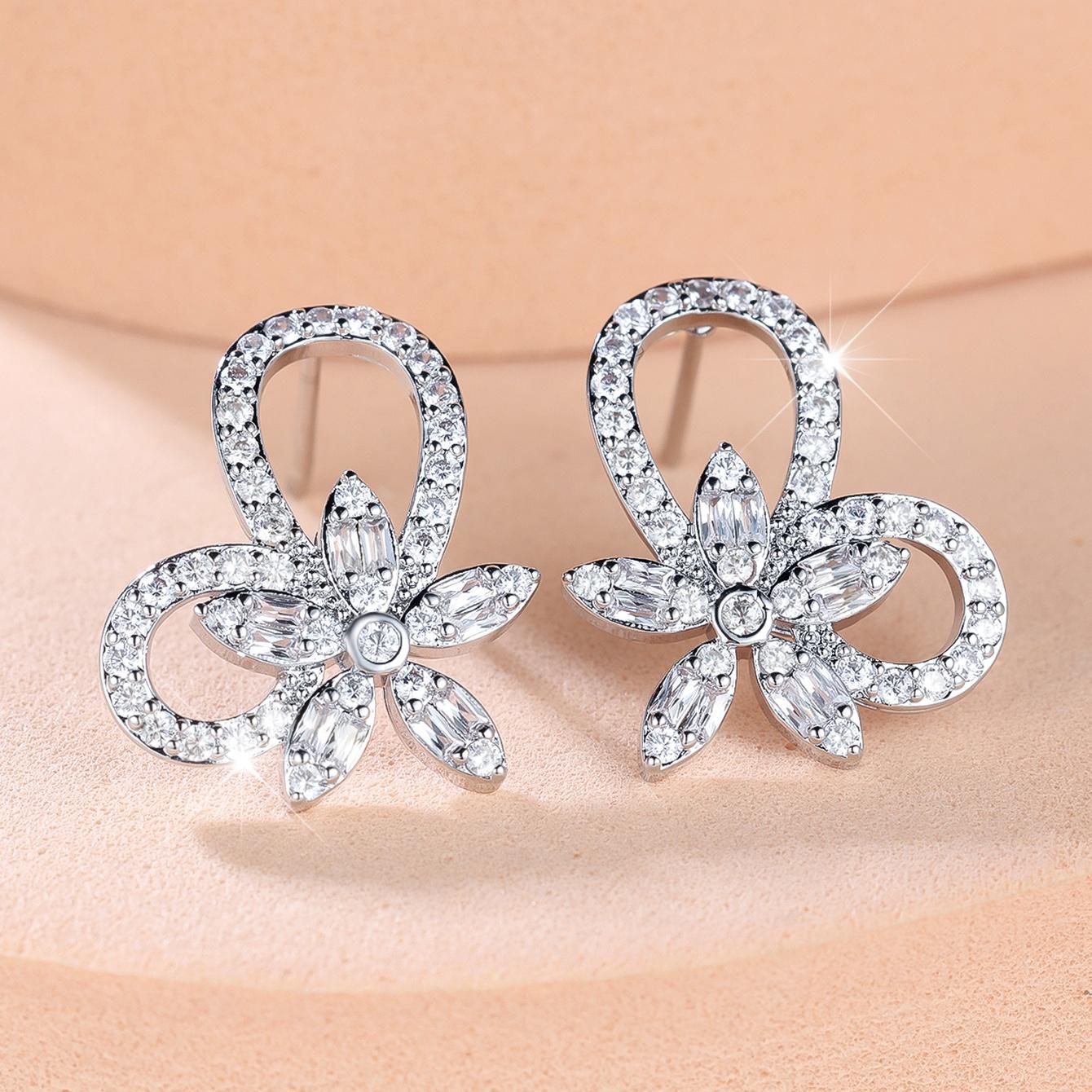 Милые Женские Серебристые Серьги-Гвоздики Цветок с Белым Фианитом Прекрасные Свадебные Для Женщин